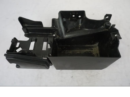 Framsidan på Batterihållare från en Kawasaki ER-6N -2008 motorcykel.