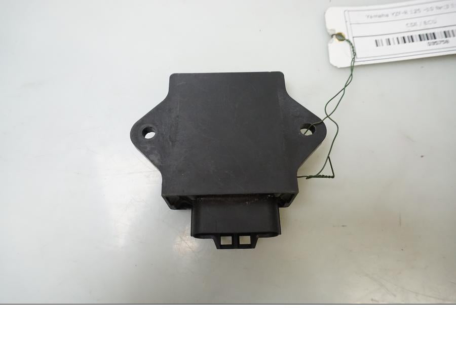 Baksidan på CDI / ECU från en Yamaha YZF-R 125 -2010 motorcykel.