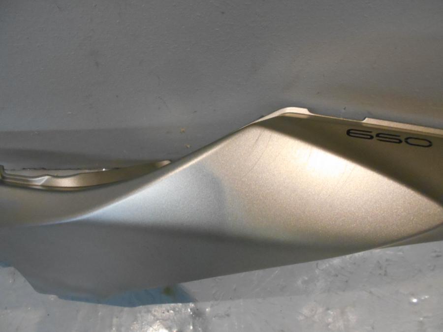 Baksidan på Bakvinge från en Kawasaki Z 650 ABS -2017 motorcykel.