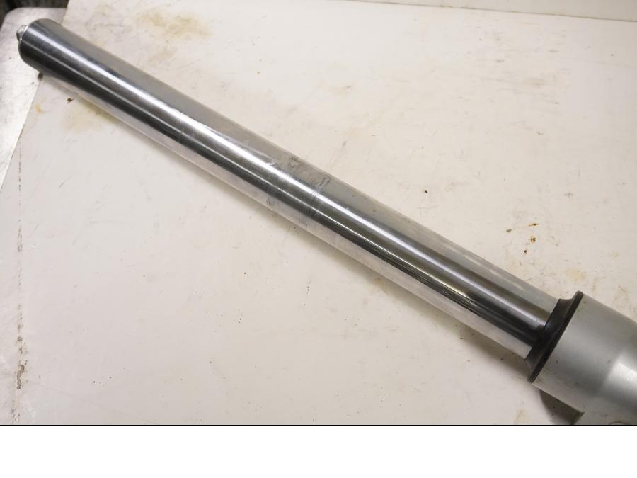 Höger sida på Gaffelben från en Suzuki GSX 1100 F -1991 motorcykel.