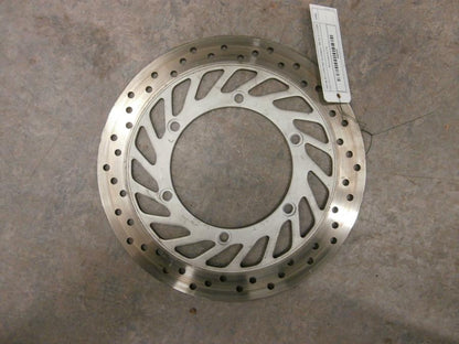 Baksidan på Bromsskiva från en Honda ST 1100 -1998 motorcykel.