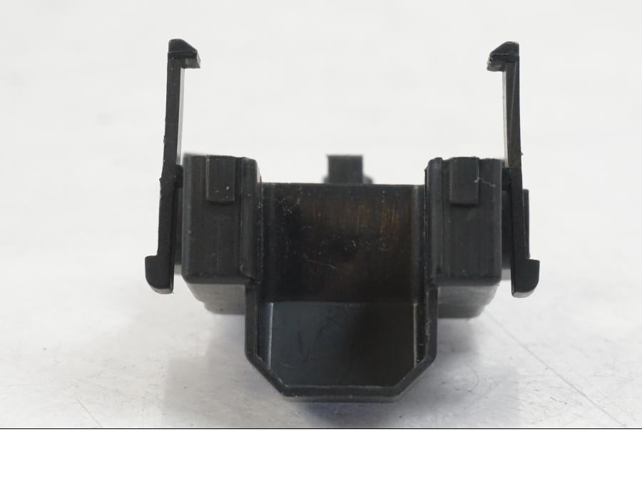 Snett nerifrån på Startrelä från en KTM 1290 Super Duke R -2022 motorcykel.