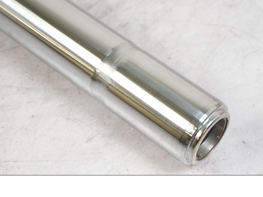 Baksidan på Gaffelben från en Universal Honda CB 400 N -1980 motorcykel.