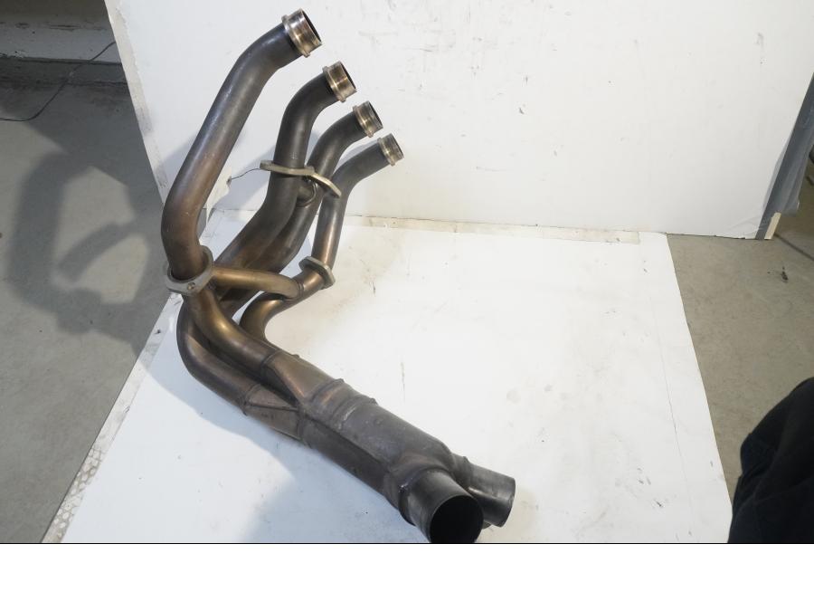 Framsidan på Grenrör från en Kawasaki ZZ-R 1400 -2010 motorcykel.