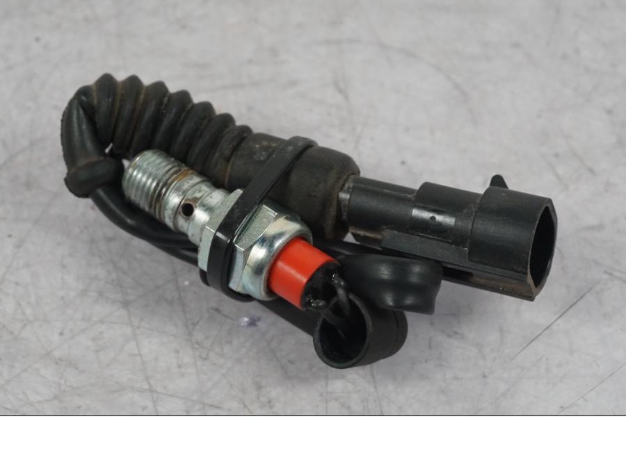 Baksidan på Bromsljuskontakt från en KTM 1290 Super Adventure R -2018 motorcykel.