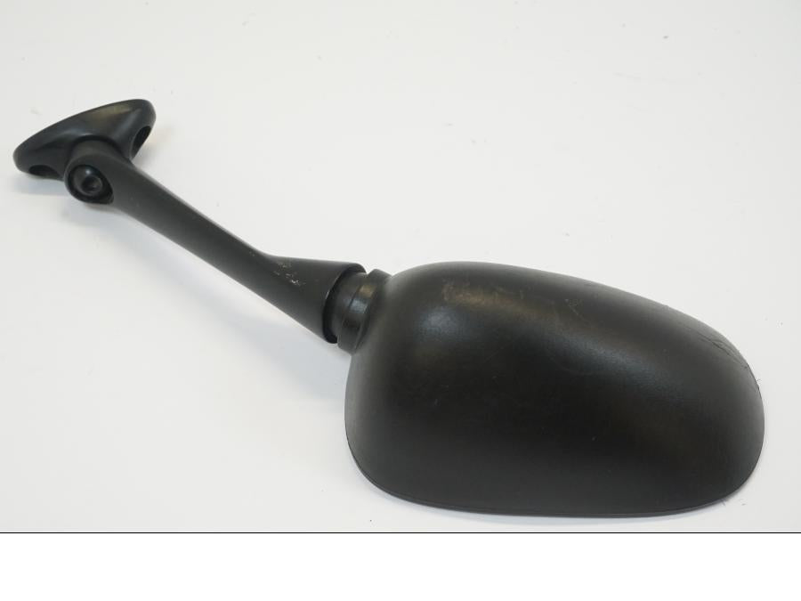 Snett nerifrån på Backspegel från en Honda CBF 1000 -2007 motorcykel.