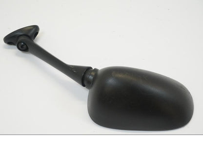 Snett nerifrån på Backspegel från en Honda CBF 1000 -2007 motorcykel.