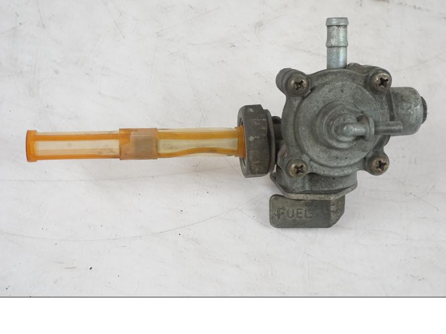 Framsidan på Bensinkran från en Honda CB 750 -1996 motorcykel.