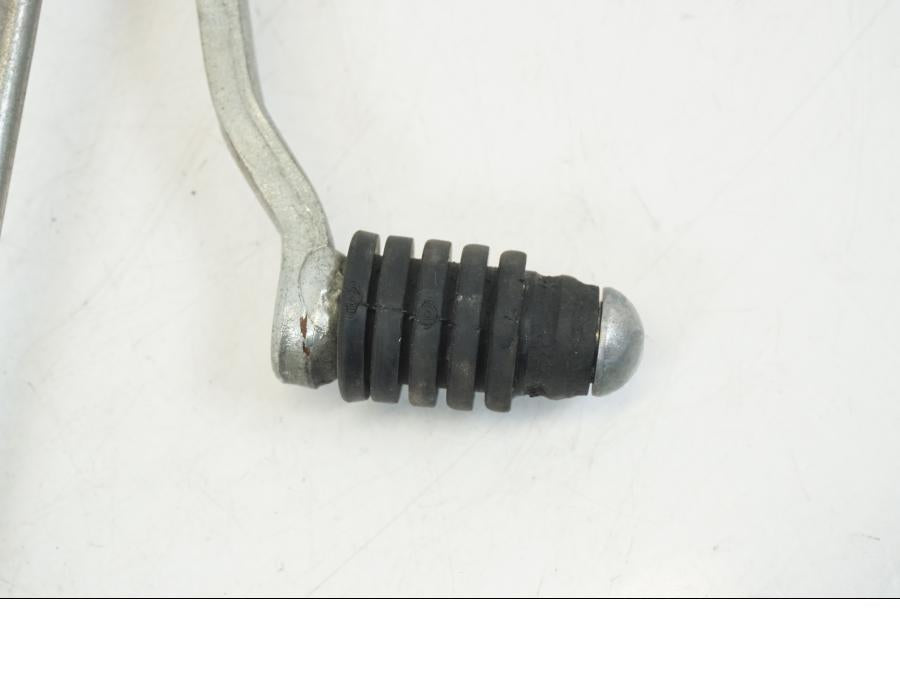 Baksidan på Växelpedal från en Yamaha XT 1200 A -2010 motorcykel.