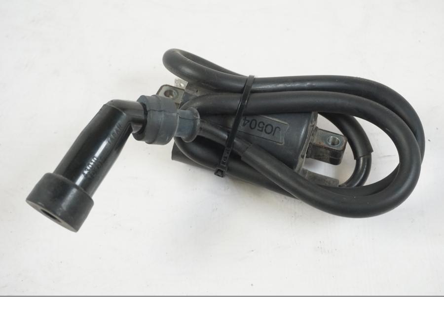 Snett nerifrån på Tändspole från en Suzuki VZR 1800 -2009 motorcykel.