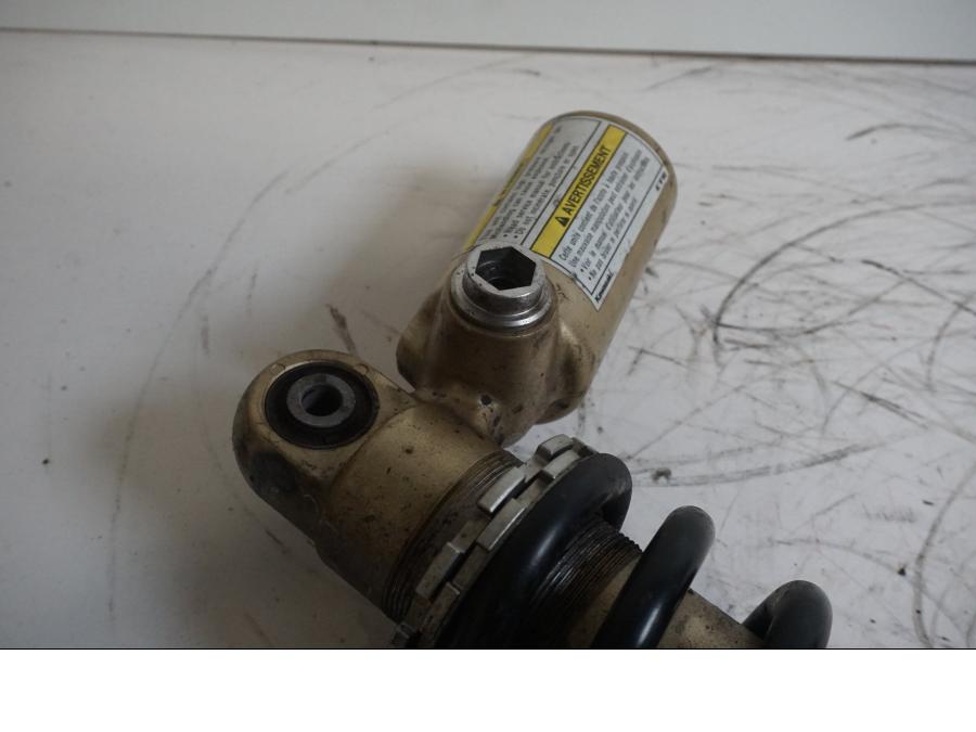 Vänster sida på Stötdämpare från en Kawasaki ZX-9R -1998 motorcykel.