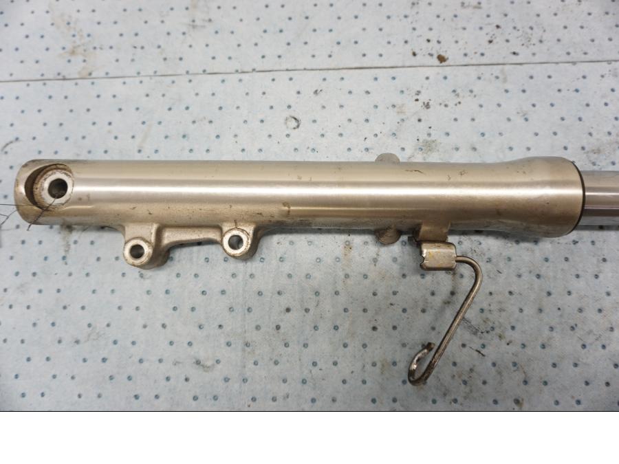 Höger sida på Gaffelben från en Kawasaki EN 500 -1999 motorcykel.