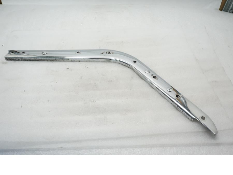 Framsidan på Bakskärmstag från en Yamaha XVZ 13TD -1999 motorcykel.