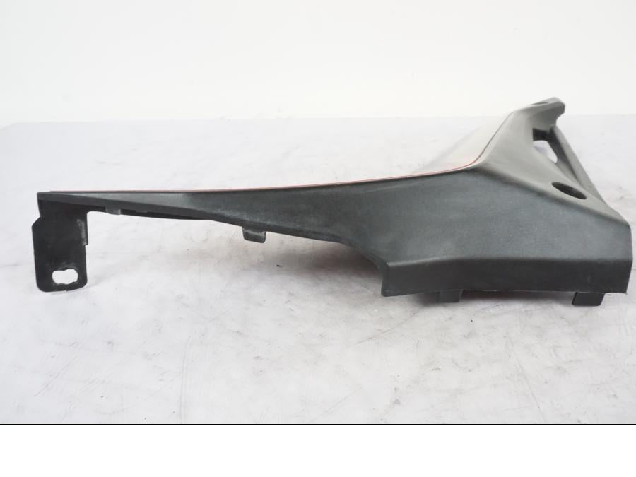 Höger sida på Sidopanel från en Yamaha YZF-R 125 -2008 motorcykel.