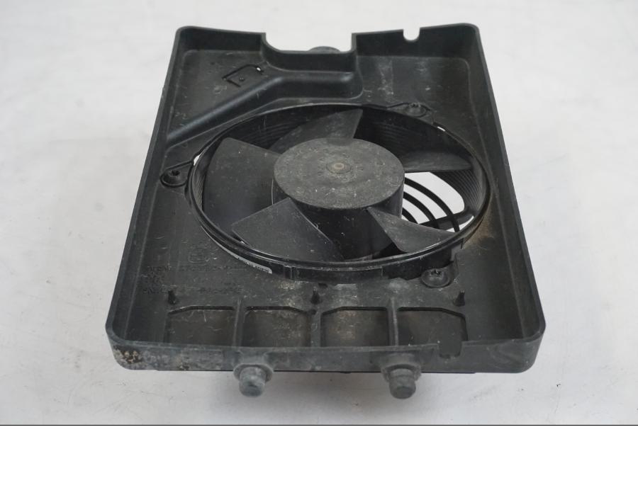 Baksidan på Vattenkylfläkt från en Husqvarna 701 SUPERMOTO ABS -2016 motorcykel.