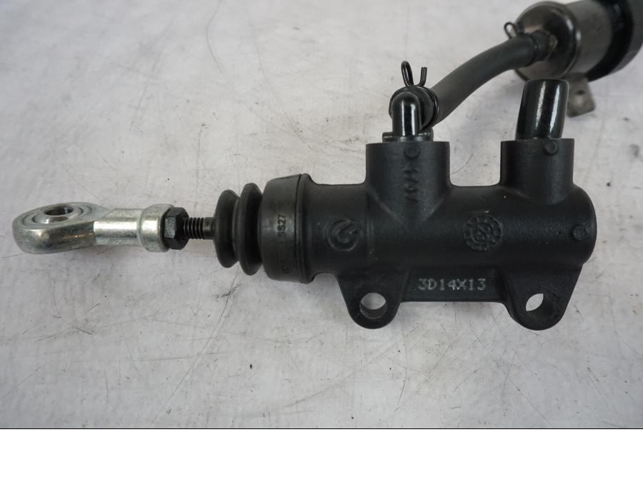 Höger sida på Bromshuvudcylinder från en KTM 1290 Super Duke R -2023 motorcykel.