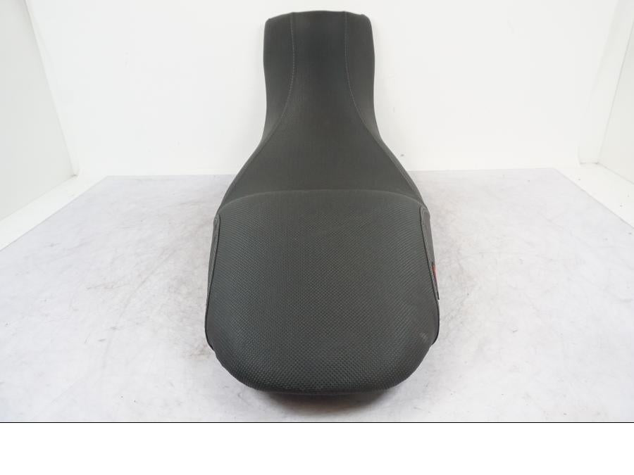 Baksidan på Sadel från en Triumph Tiger -2009 motorcykel.