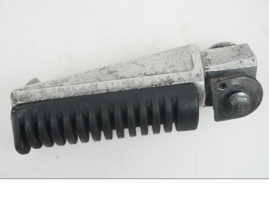 Vänster sida på Fotpinne från en Yamaha XJ 900 -1997 motorcykel.