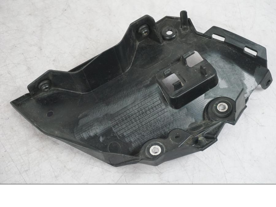 Snett uppifrån på Sidkåpa från en Yamaha MT-09 -2016 motorcykel.