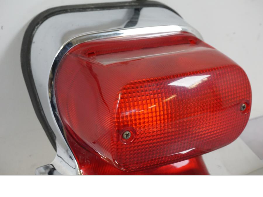 Snett uppifrån på Baklampa från en Suzuki VL 800 -2002 motorcykel.