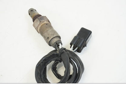 Snett nerifrån på Lambdasond från en Ducati Streetfighter V4 -2020 motorcykel.