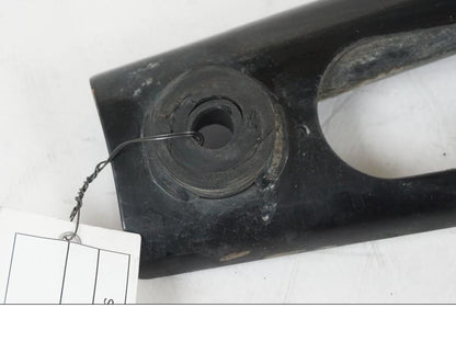 Vänster sida på Ljuddämparfäste från en Suzuki VZR 1800 -2009 motorcykel.