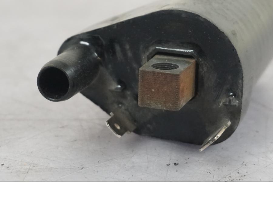 Höger sida på Tändspole från en Suzuki SV 650 -1999 motorcykel.