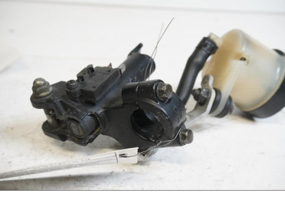 Höger sida på Bromshuvudcylinder från en Honda CBR 900 RR -1999 motorcykel.