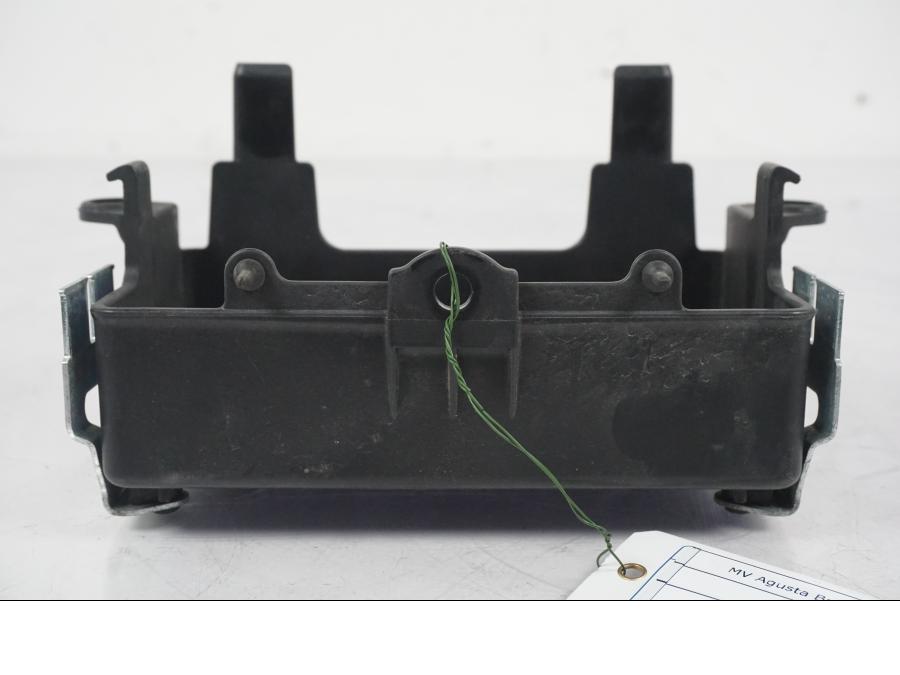 Baksidan på Batterihållare från en MV Agusta Dragster -2014 motorcykel.