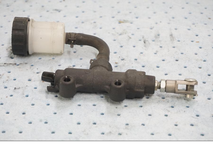 Framsidan på Bromshuvudcylinder från en Kawasaki Ninja H2 -2019 motorcykel.