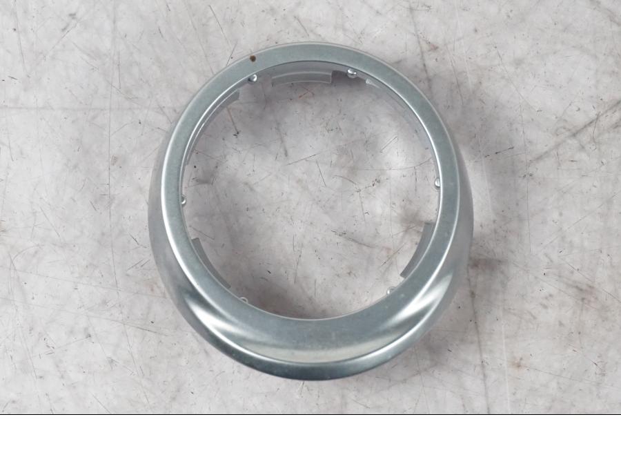 Höger sida på Tändningslåskåpa från en BMW K 1600 GTL -2015 motorcykel.