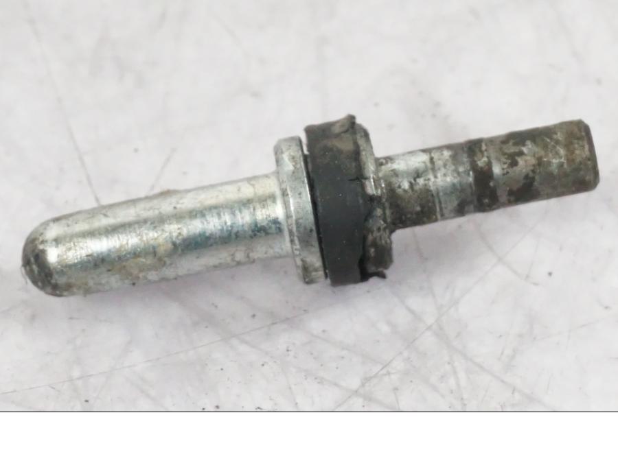 Baksidan på Kopplingshuvudcylinder från en Suzuki GSF 1250 -2010 motorcykel.