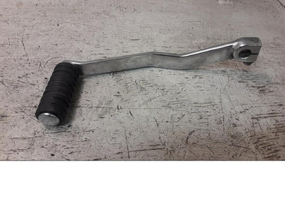 Baksidan på Växelpedal från en Suzuki VZ 1600 -2005 motorcykel.