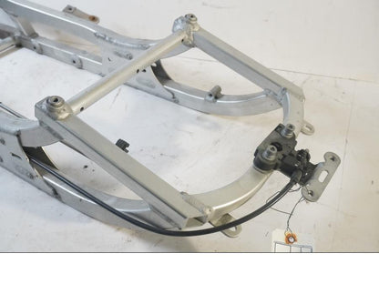 Framsidan på Bakram från en Aprilia RSV 1000 -2002 motorcykel.