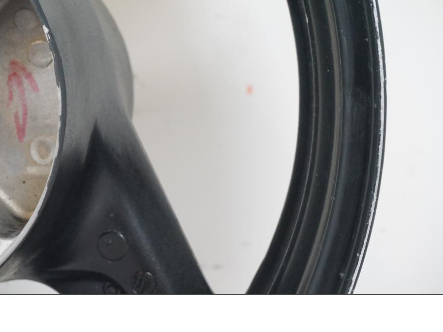 Extrabild1 på Fälg från en Honda CBR 1100 XX -1999 motorcykel.