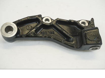 Baksidan på Bromsoksfäste från en Yamaha XVS 1100 -2003 motorcykel.