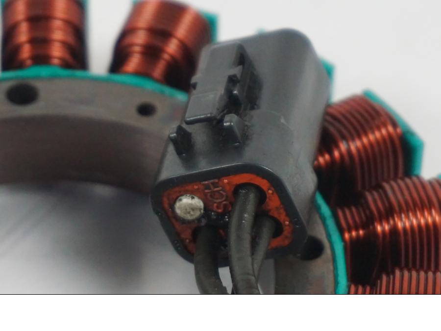 Snett nerifrån på Generator från en H-D Softail Standard FXST -2001 motorcykel.