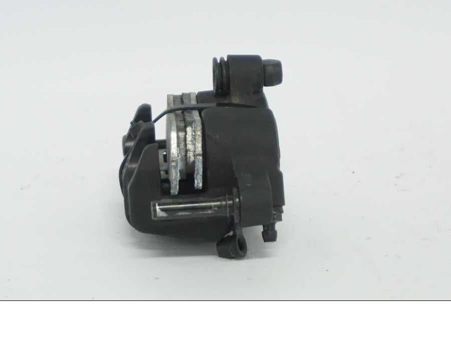 Vänster sida på Bromsok från en Ducati Desert X -2022 motorcykel.