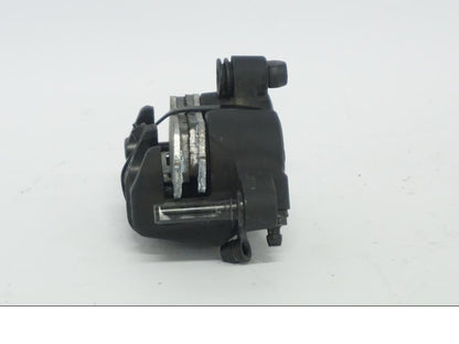 Vänster sida på Bromsok från en Ducati Desert X -2022 motorcykel.