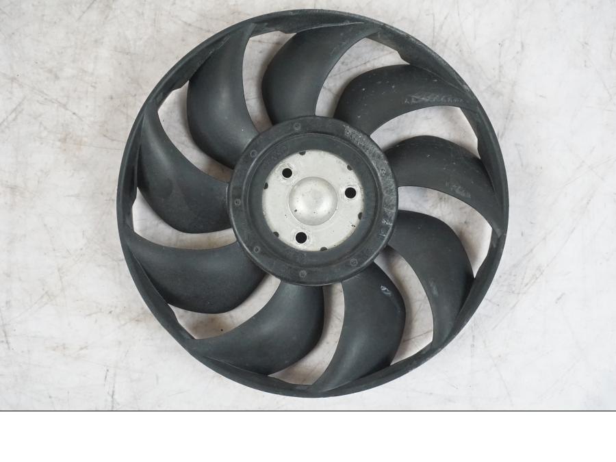 Framsidan på Vattenkylfläkt från en Kawasaki ZX-6R -2006 motorcykel.