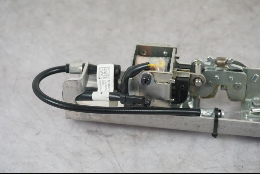 Vänster sida på Sadellåsmekanism från en KTM 1290 Super Adventure S -2022 motorcykel.