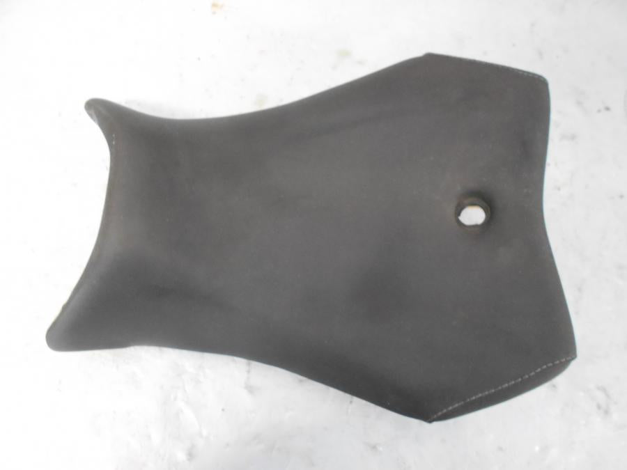 Framsidan på Sadel från en Yamaha YZF-R 125 -2012 motorcykel.