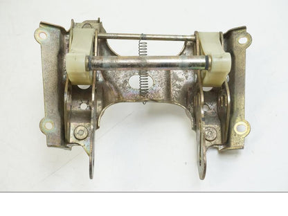 Framsidan på Sadelfäste från en Honda ST 1300 -2002 motorcykel.