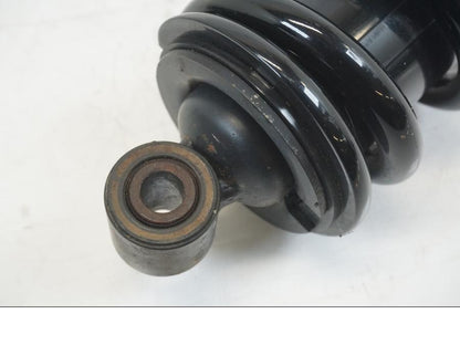 Snett nerifrån på Stötdämpare från en Kawasaki ER-6N -2015 motorcykel.