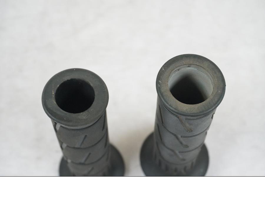 Snett nerifrån på Handtag från en Kawasaki Z 900 -2019 motorcykel.