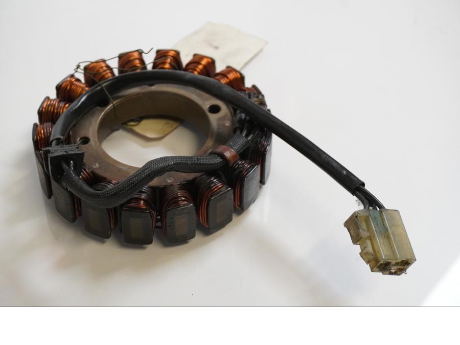 Framsidan på Generator från en Triumph TT 600 -2001 motorcykel.