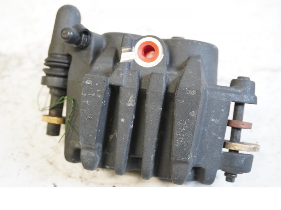 Baksidan på Bromsok från en Kawasaki ER-6F -2006 motorcykel.