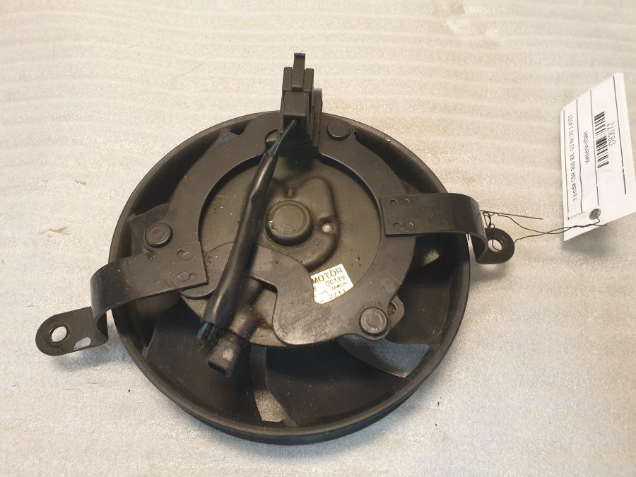 Baksidan på Vattenkylfläkt från en Honda CBR 900 RR -2003 motorcykel.