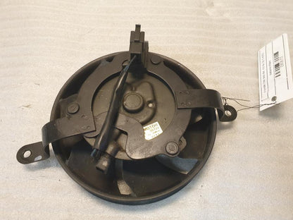 Baksidan på Vattenkylfläkt från en Honda CBR 900 RR -2003 motorcykel.