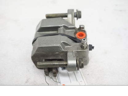 Vänster sida på Bromsok från en Yamaha YZF R6 -1999 motorcykel.